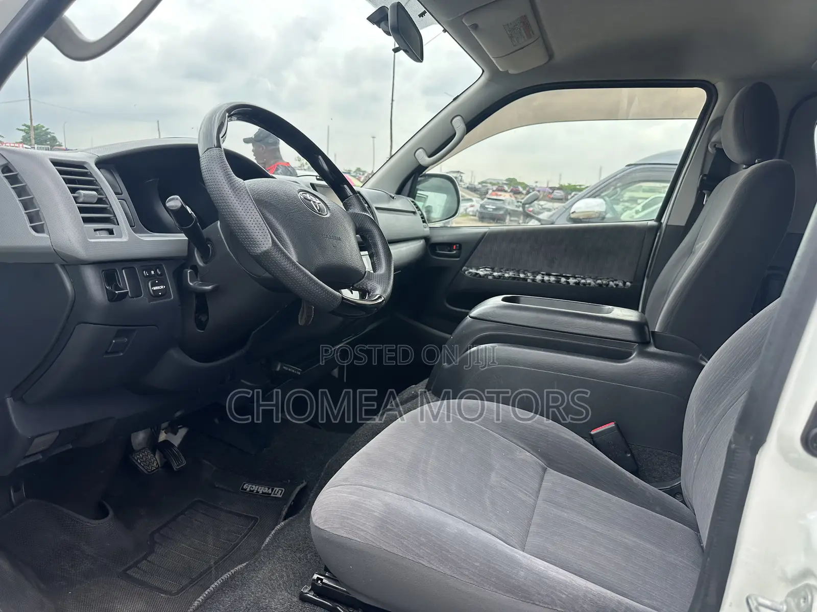 Toyota HiAce 2015 White