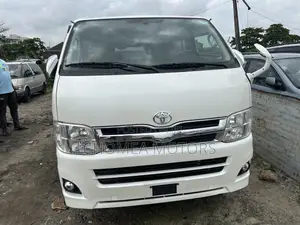 Toyota HiAce 2015 White