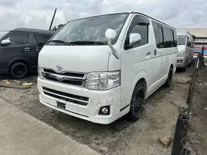 Toyota HiAce 2015 White