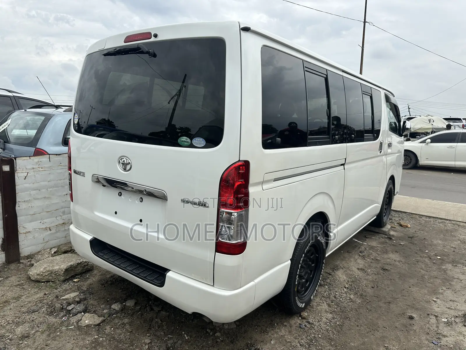 Toyota HiAce 2015 White