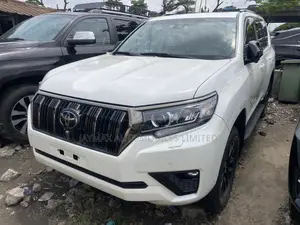 Toyota Land Cruiser Prado 2.8 2023 White