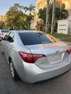 Toyota Corolla LE Eco (1.8L 4cyl 2A) 2018 Silver