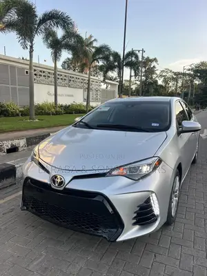 Toyota Corolla LE Eco (1.8L 4cyl 2A) 2018 Silver