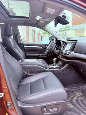 Toyota Highlander XLE 2019 Burgundy