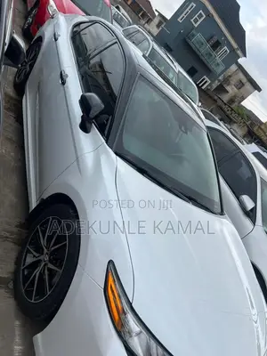 Toyota Camry XSE (2.5L 4cyl 8A) 2019 White
