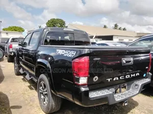 Toyota Tacoma 2018 Black