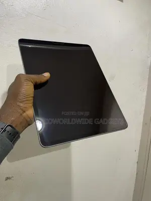 Apple iPad Pro (2022) 128 GB Gray