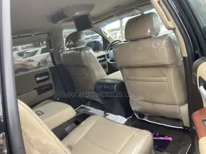 Toyota Sequoia Platinum 4dr SUV 4WD (5.7L 8cyl 6A) 2015 Black
