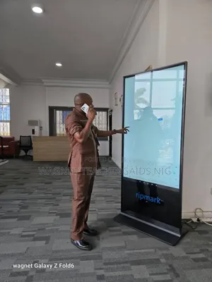 Free Delivery Of Digital Signage 55inches