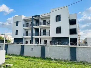 3bdrm Block of Flats in Berger Clinic Axis, Life Camp for sale