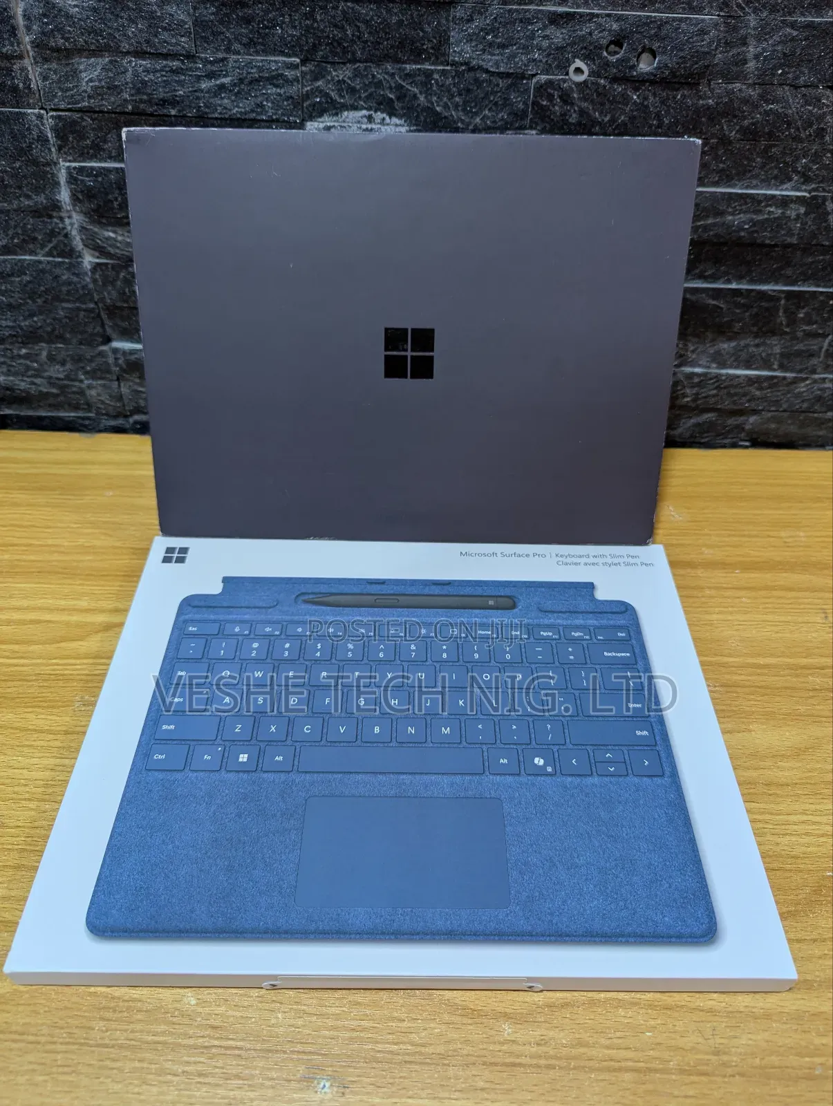 New Microsoft Surface Pro 11th Edition, a Copilot+ PC 16GB SSD 1T
