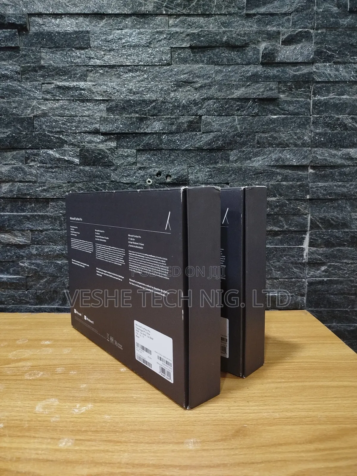New Microsoft Surface Pro 11th Edition, a Copilot+ PC 16GB SSD 1T