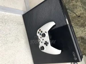 Xbox One , 1 Wired Pad and Fc 25,Cod and 7 Offline Games
