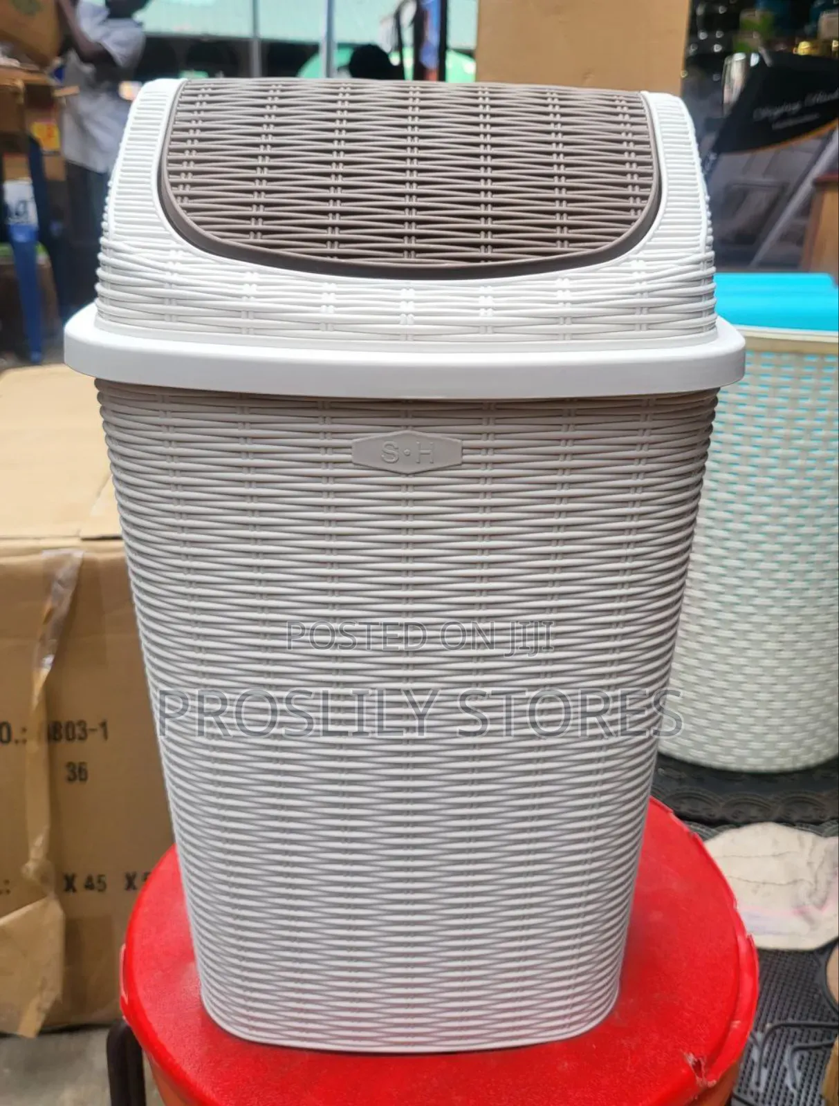 Swing Top Dustbin/Waste Bin