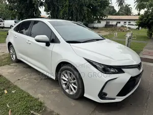 Toyota Corolla SE 2022 White