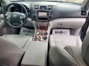 Toyota Highlander 3.5L 4WD 2013 Gray