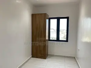 3bdrm Block of Flats in Yaba for sale
