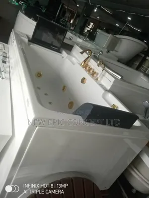England Standard Single Jacuzzi With Complete Gold Jet And Television