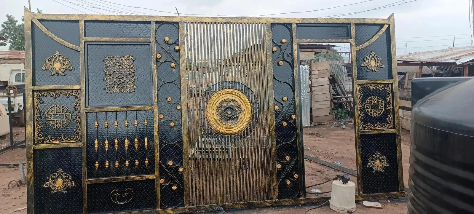 Metal Gate