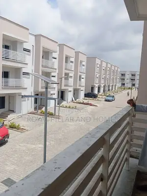 4bdrm Townhouse / Terrace in Utako for rent