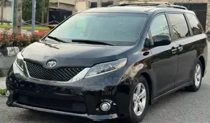 Toyota Sienna SE Premium 8-Passenger 4dr Minivan (3.5L 6cyl 6A) 2015
