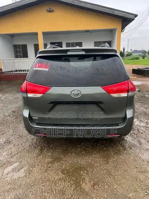 Toyota Sienna 2012 Green