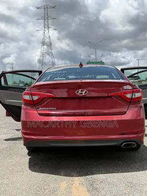 Hyundai Sonata Base Sedan FWD (2.4L 4cyl 6A) 2017 Red