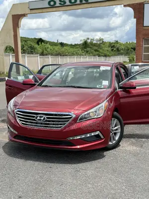 Hyundai Sonata Base Sedan FWD (2.4L 4cyl 6A) 2017 Red