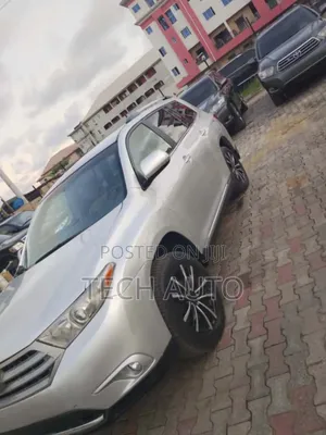 Toyota Highlander SE 2011 Silver
