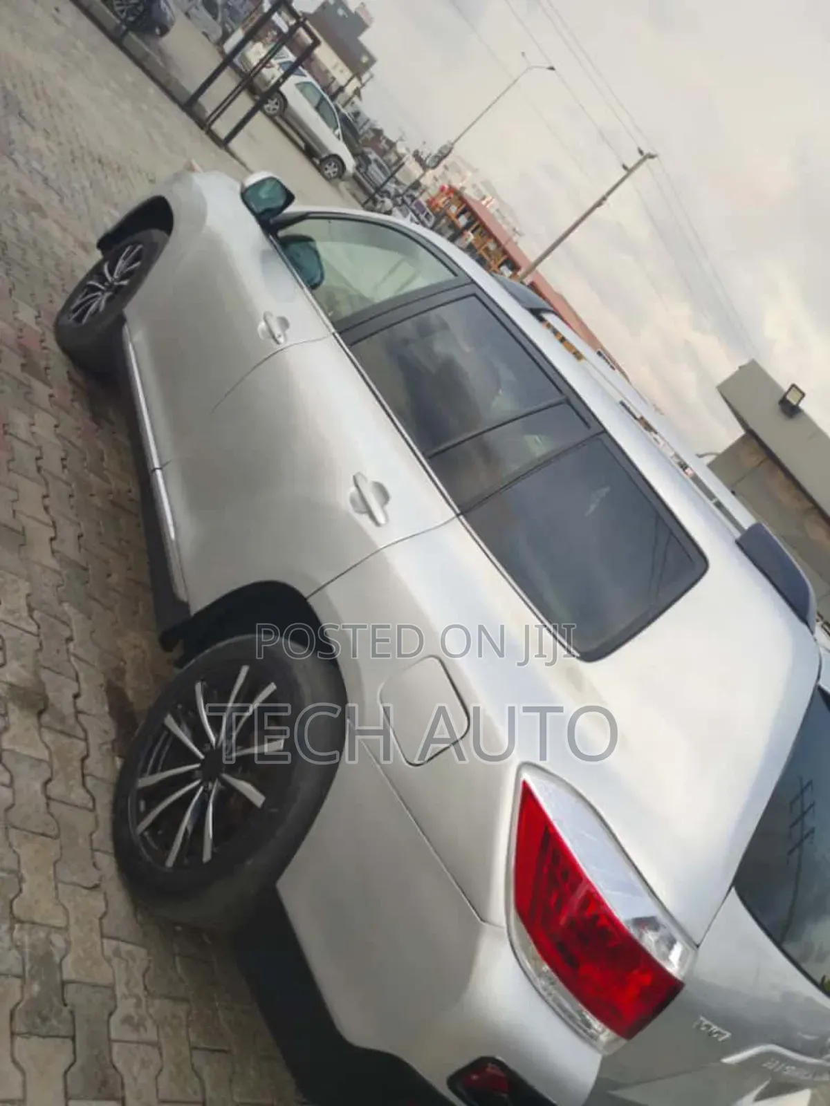 Toyota Highlander SE 2011 Silver