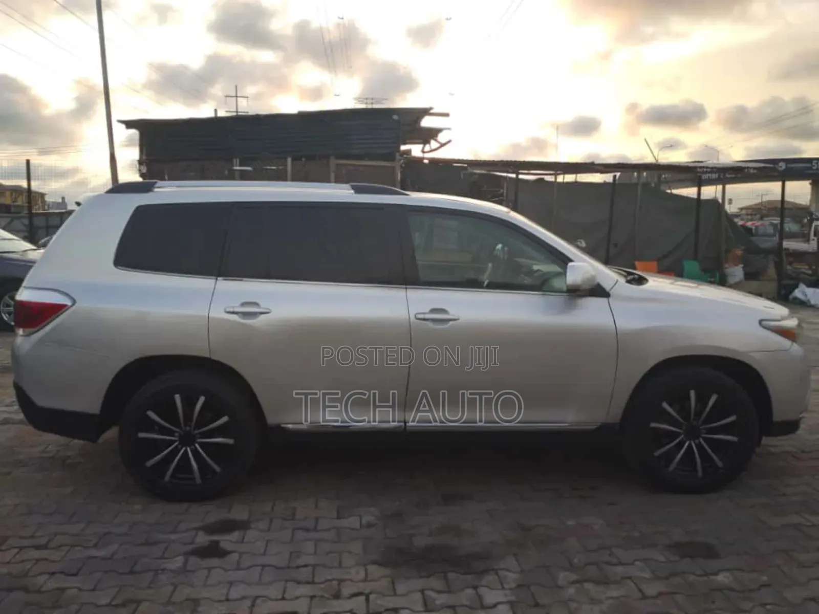 Toyota Highlander SE 2011 Silver
