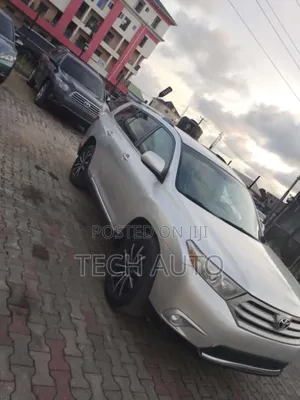 Toyota Highlander SE 2011 Silver