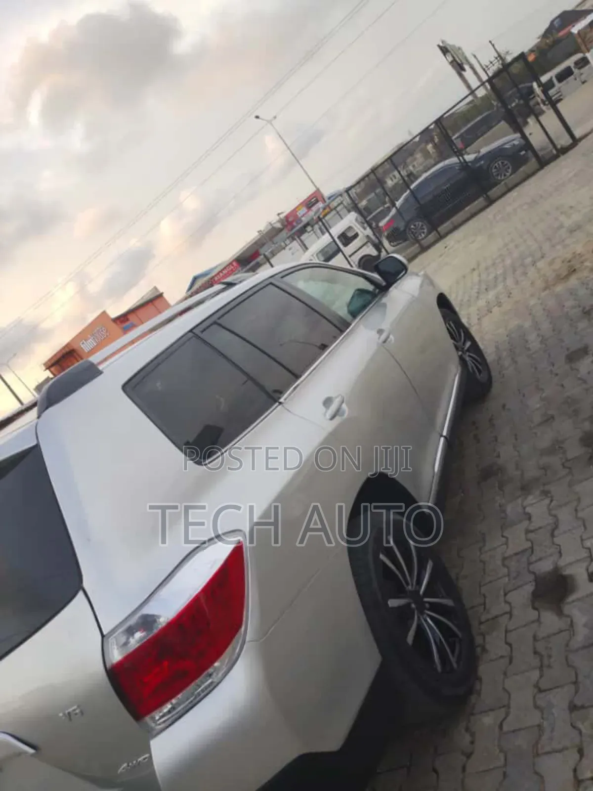 Toyota Highlander SE 2011 Silver