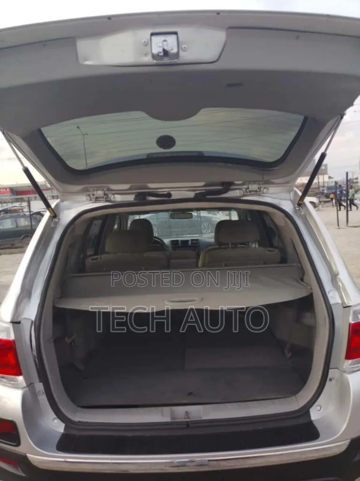 Toyota Highlander SE 2011 Silver