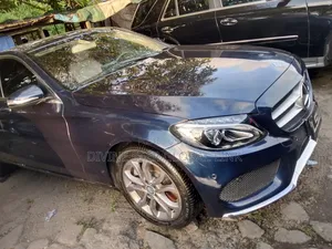 Mercedes-Benz C300 2016 Blue