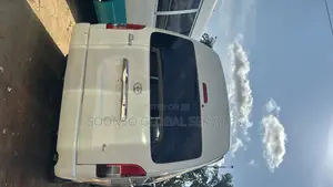 Toyota HiAce 2017 White