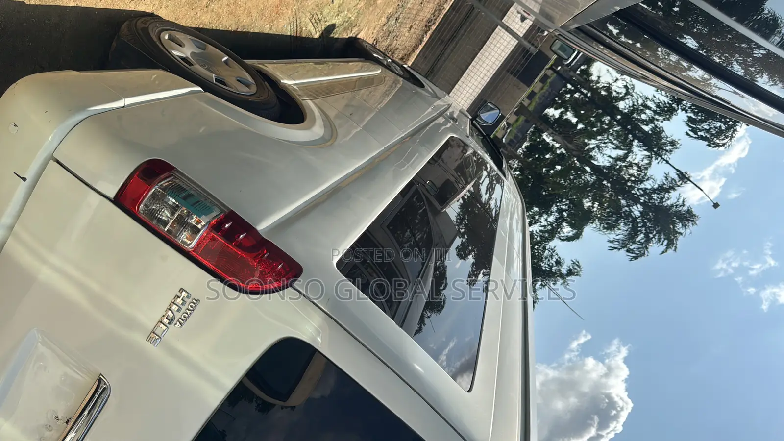 Toyota HiAce 2017 White