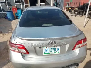 Toyota Camry SE 4dr Sedan (2.5L 4cyl 6A) 2011 Silver