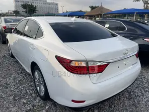 Lexus ES 350 FWD 2013 White