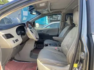 Toyota Sienna Limited Premium 7-Passenger 4dr Minivan (3.5L 6cyl 6A)