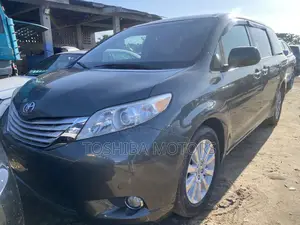 Toyota Sienna Limited Premium 7-Passenger 4dr Minivan (3.5L 6cyl 6A)