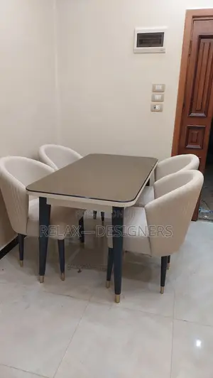 4.Man Dinning