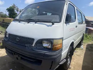 Toyota HiAce 2000 White