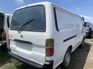 Toyota HiAce 2000 White
