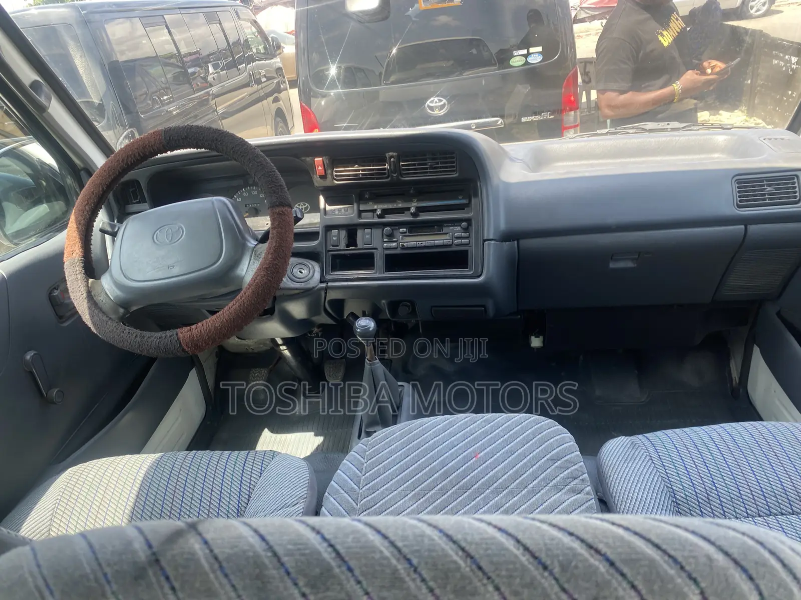 Toyota HiAce 2000 White