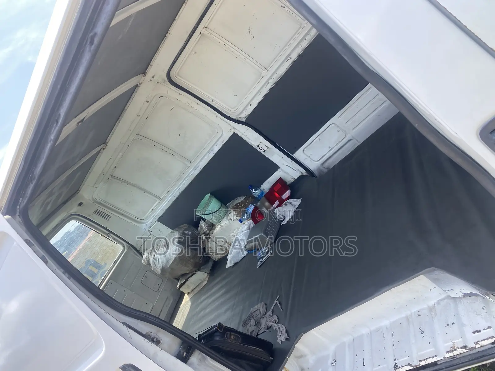 Toyota HiAce 2001 White