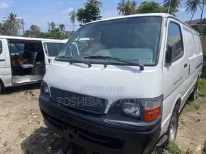 Toyota HiAce 2001 White