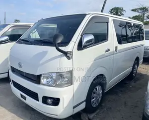 Toyota HiAce 2015 White