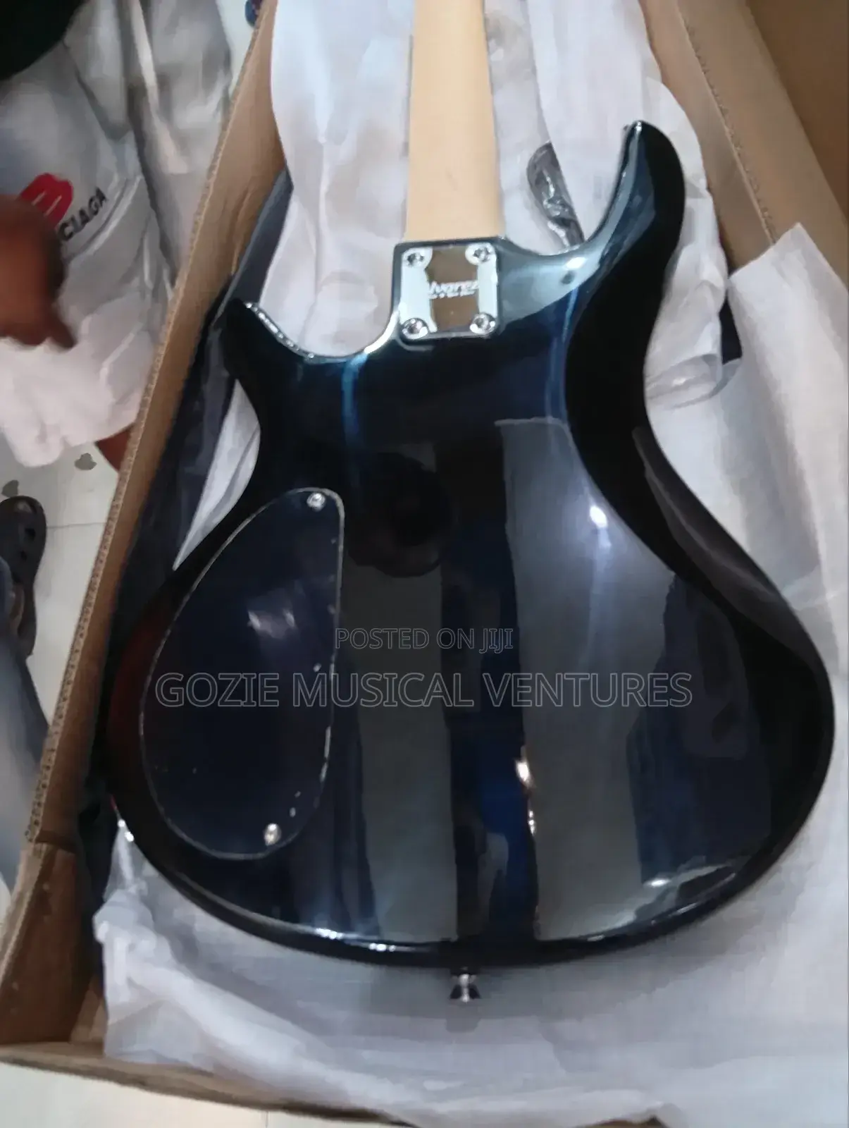Aivarez Bass Guitar