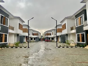 3bdrm Duplex in Bakare Estate Agungi for rent